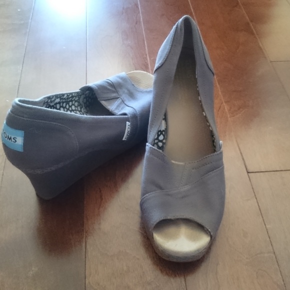 Women Toms Grey Wedges - Picture 2 of 3